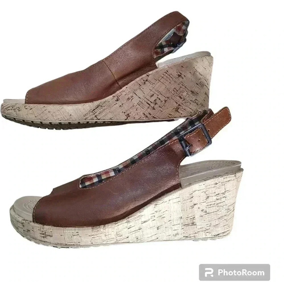 Crocs Womens A-Leigh Brown Leather Slingback Peep Toe Cork Wedge Sandals - Picture 2 of 5